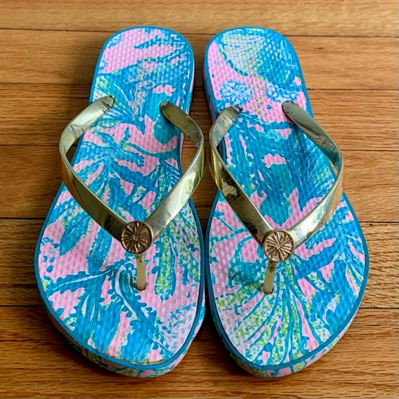 Lilly Pulitzer Shoes - Lilly Pulitzer patterned pool sandals🦩